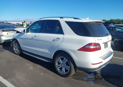 2015 Mercedes-Benz Ml 350 4Matic z USA, uszkodzony, nr VIN 4JGDA5HB8FA569596